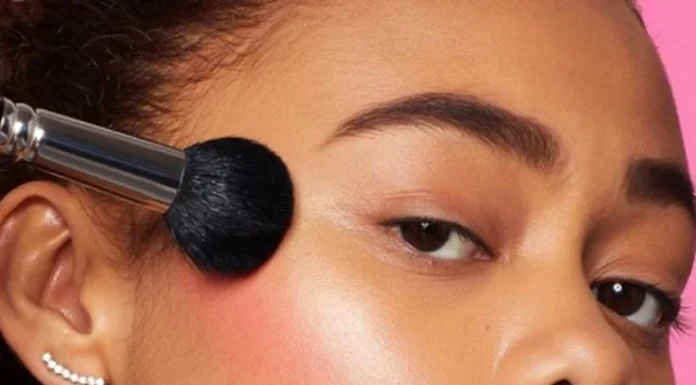 Maquiagem Perfeita: Dicas para Escolher o Blush Ideal e Aplicá-lo Como um Profissional