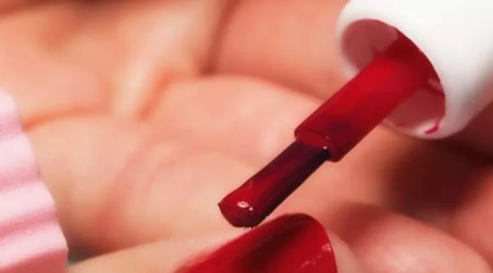 Acerte na Cor: Dicas para Escolher o Esmalte Perfeito