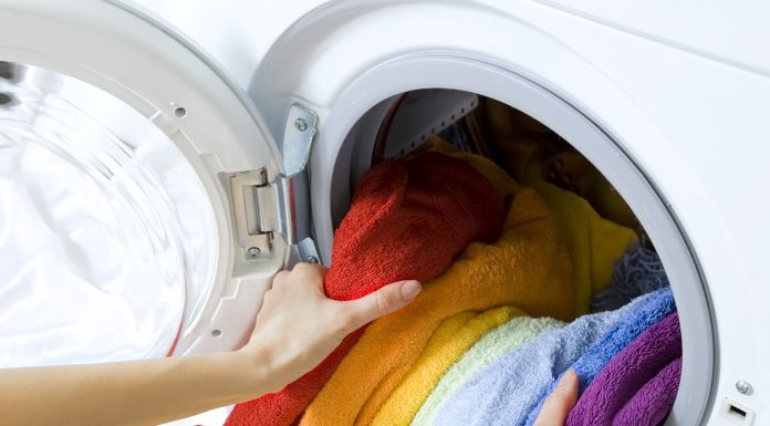 Como Cuidar de Suas Roupas Coloridas para Manter a Cor Viva