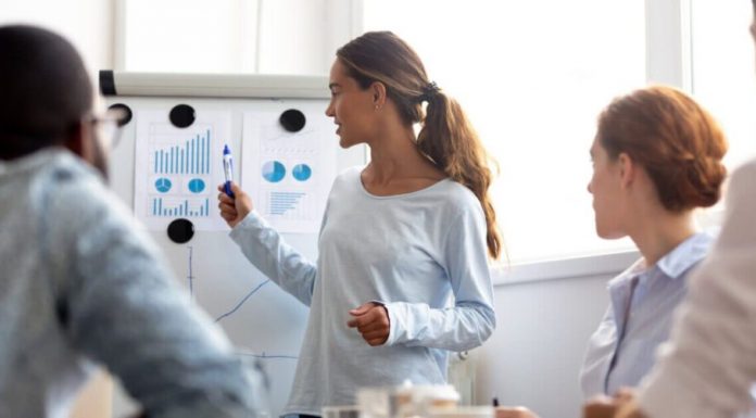 Como as mulheres podem dominar sua gestão financeira pessoal