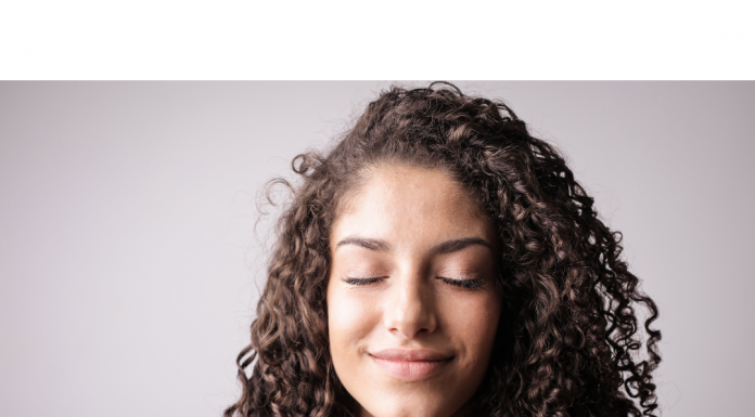 Produtos para cabelos cacheados: descubra os melhores para cuidar dos seus cachos