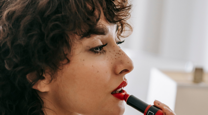 Batom para toda ocasião: saiba como escolher o tom ideal