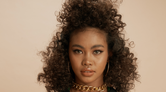 Penteados que estão na moda para cabelos crespos