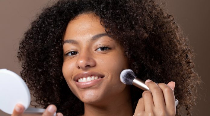 Maquiagem perfeita: como escolher a base certa para o seu tom de pele