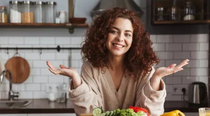 Saúde dos Cabelos Cacheados: O Papel da Alimentação Equilibrada